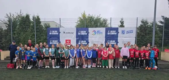 Turniej piłkarski U-13 dziewcząt na orliku w Sulecinie – emocje i awans dla Międzyrzecza