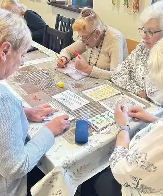 Seniorzy z Sulęcina rozwiązywali łamigłówki, by otworzyć tajemniczą kłódkę