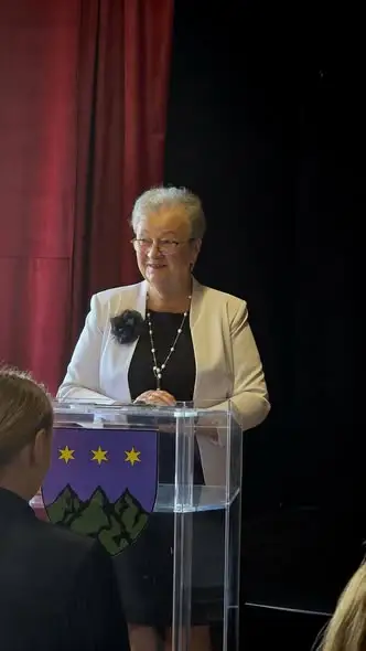 Inauguracja roku akademickiego w Torzymskiej Akademii Umiejętności Trzeciego Wieku z Moniką Richardson
