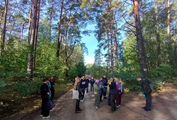 Tydzień Przeciwdziałania Przemocy w Sulęcinie – młodzież ZSLiZ sprzątała lasy i rozmawiała o reagowaniu