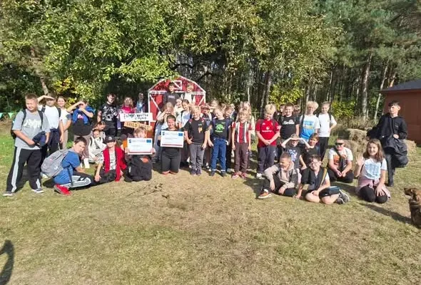Uczniowie z wizytą w Farmie Pestka i Dynia – warsztaty w ramach projektu „Razem offline”