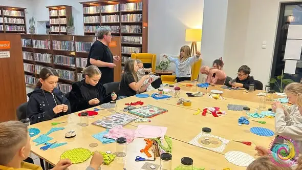 Noc Bibliotek w Sulęcinie: jesienne warsztaty, film i wspólna kolacja